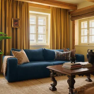 Spires And Spirits Old Town Boutique Apartment
