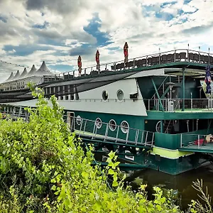 Rohan Boat Prag