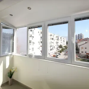 https://apartment-mel.splithotels.org